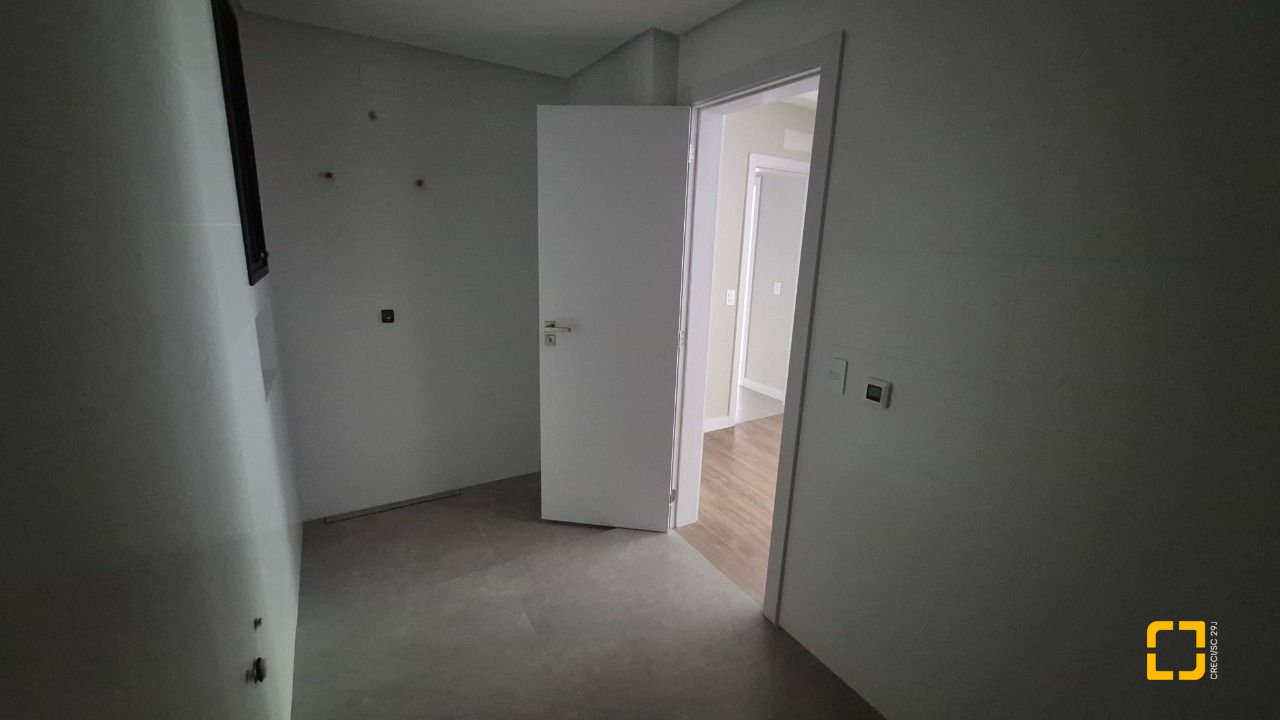 Apartamento com 130m², 4 quartos (sendo 1 suíte), 2 garagens, no bairro Jurerê em Florianópolis