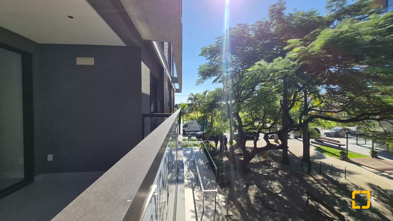 Apartamento com 130m², 4 quartos (sendo 1 suíte), 2 garagens, no bairro Jurerê em Florianópolis