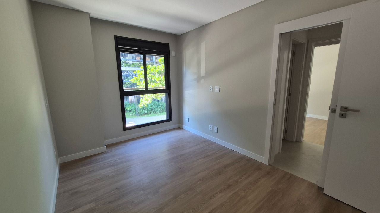 Apartamento com 130m², 4 quartos (sendo 1 suíte), 2 garagens, no bairro Jurerê em Florianópolis