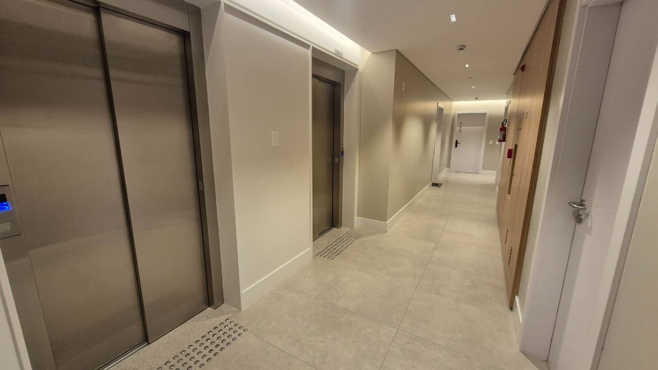 Apartamento com 130m², 4 quartos (sendo 1 suíte), 2 garagens, no bairro Jurerê em Florianópolis