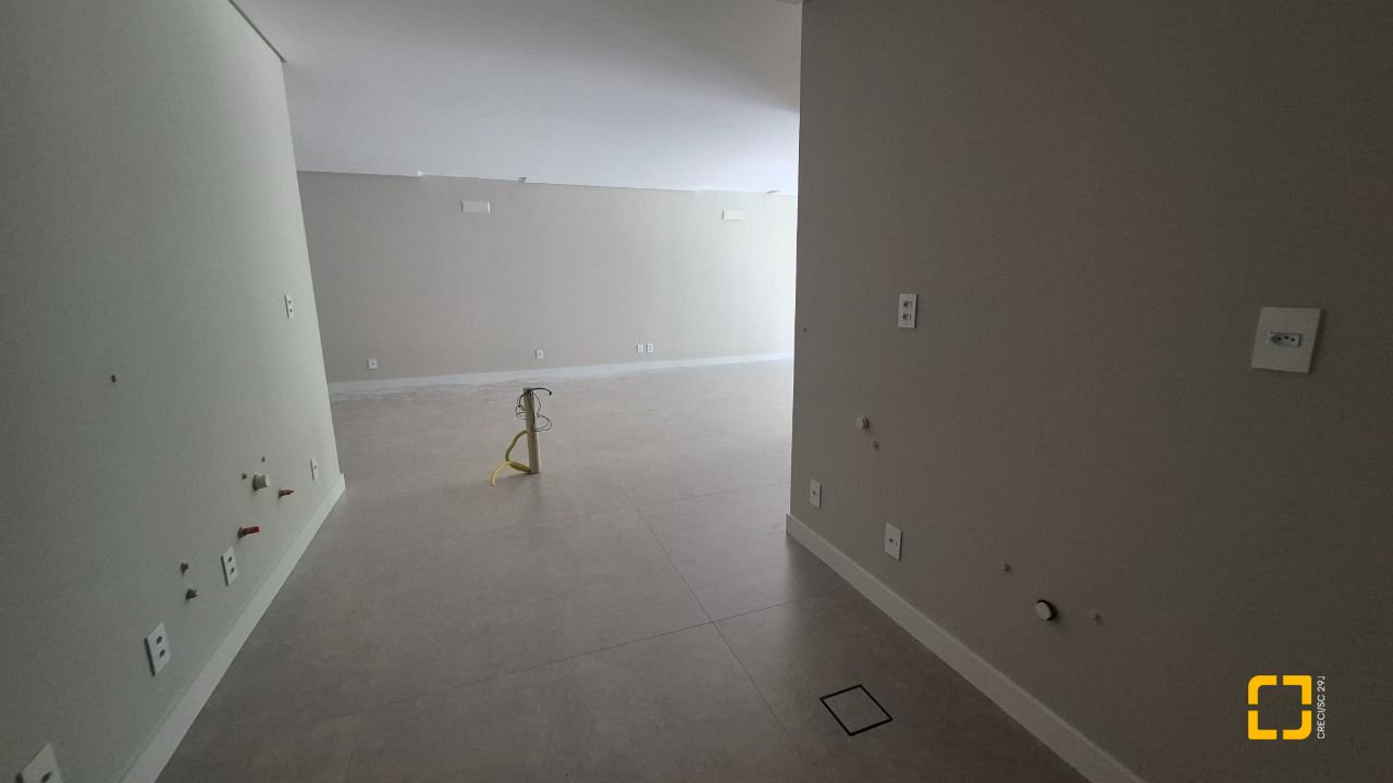 Apartamento com 130m², 4 quartos (sendo 1 suíte), 2 garagens, no bairro Jurerê em Florianópolis
