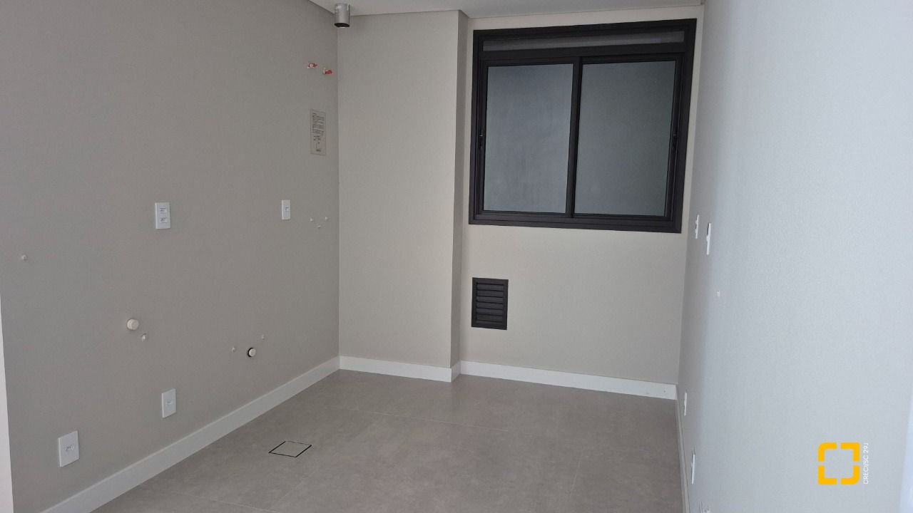 Apartamento com 130m², 4 quartos (sendo 1 suíte), 2 garagens, no bairro Jurerê em Florianópolis