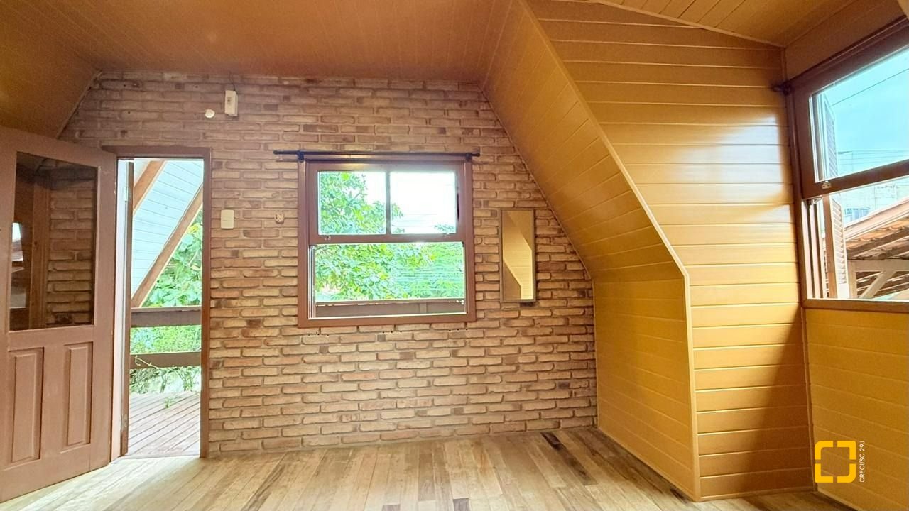 Casa com 160m², 3 quartos, 2 garagens, no bairro Ingleses do Rio Vermelho em Florianópolis