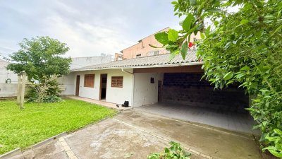 Casa com 160m², 3 quartos, 2 garagens, no bairro Ingleses do Rio Vermelho em Florianópolis