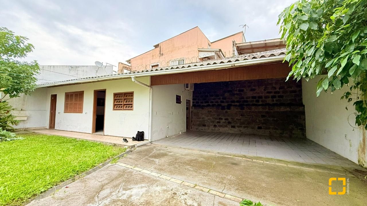 Casa com 160m², 3 quartos, 2 garagens, no bairro Ingleses do Rio Vermelho em Florianópolis