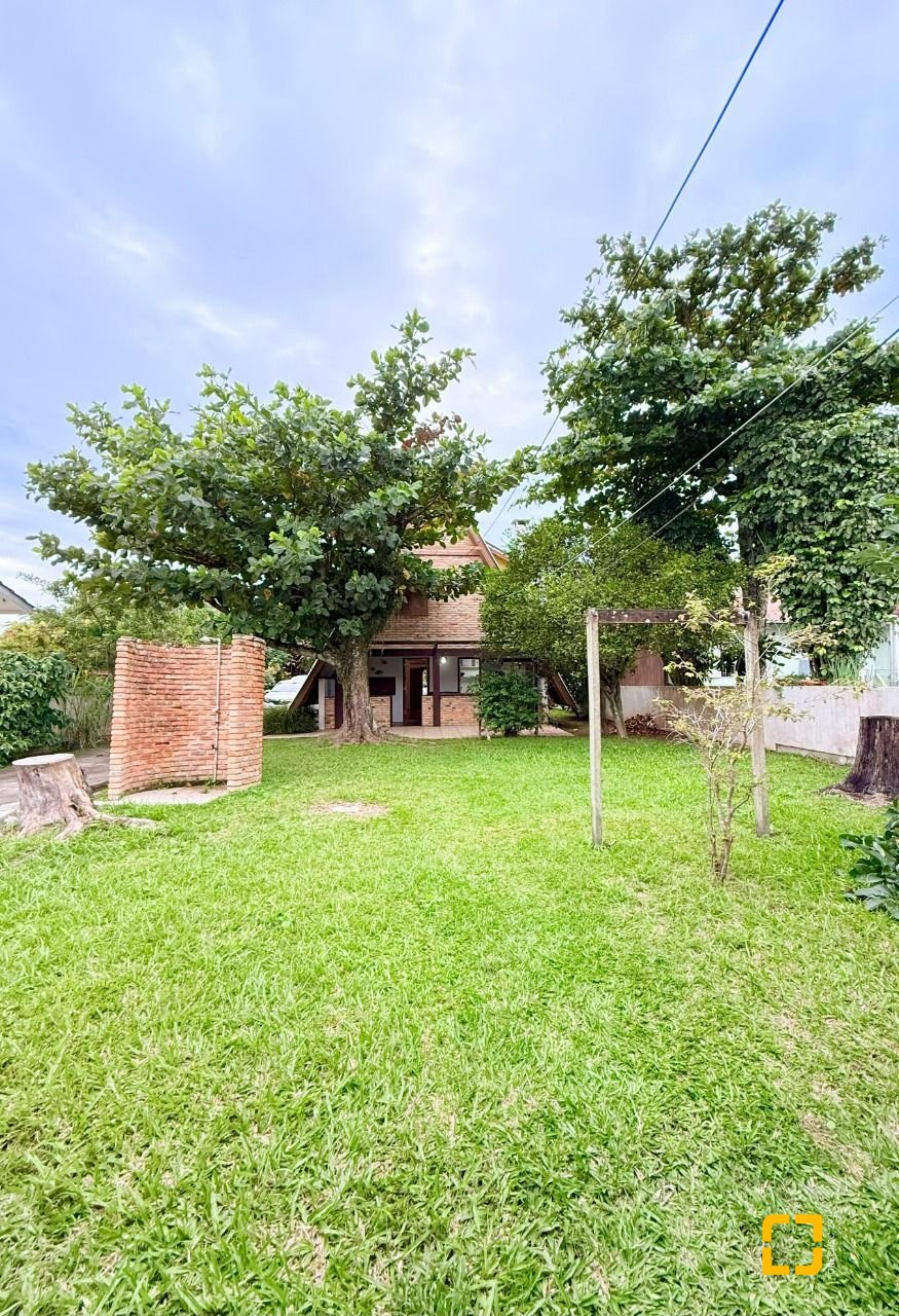 Casa com 160m², 3 quartos, 2 garagens, no bairro Ingleses do Rio Vermelho em Florianópolis