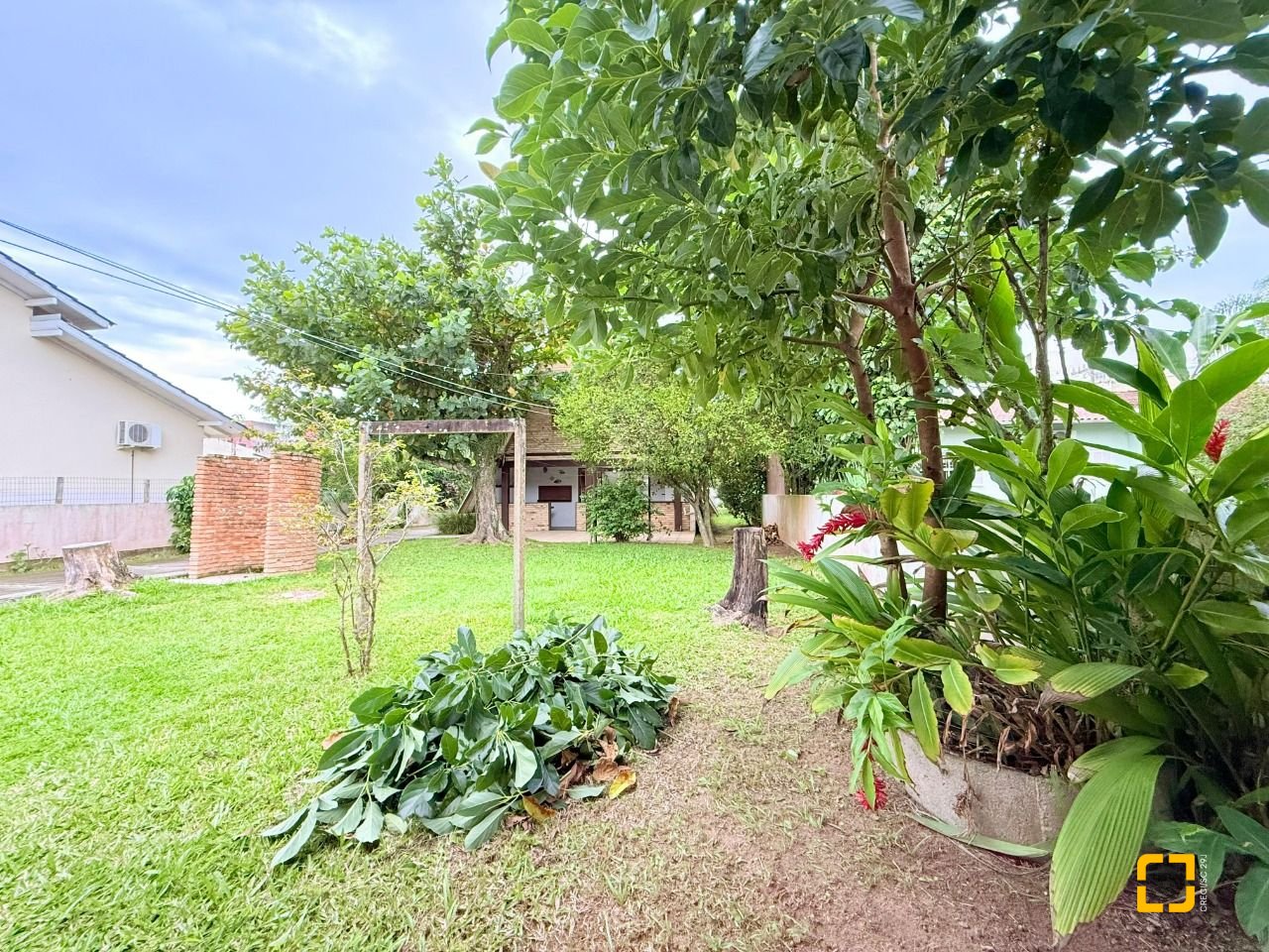Casa com 160m², 3 quartos, 2 garagens, no bairro Ingleses do Rio Vermelho em Florianópolis