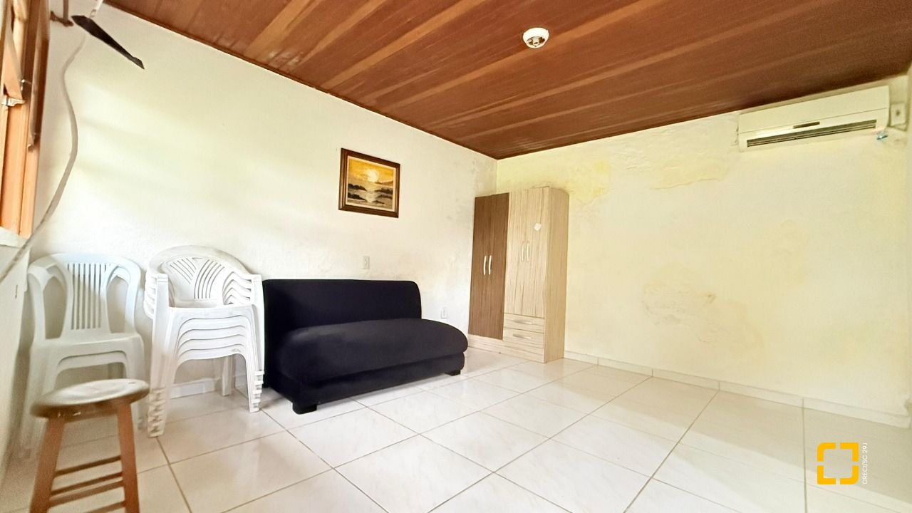 Casa com 160m², 3 quartos, 2 garagens, no bairro Ingleses do Rio Vermelho em Florianópolis