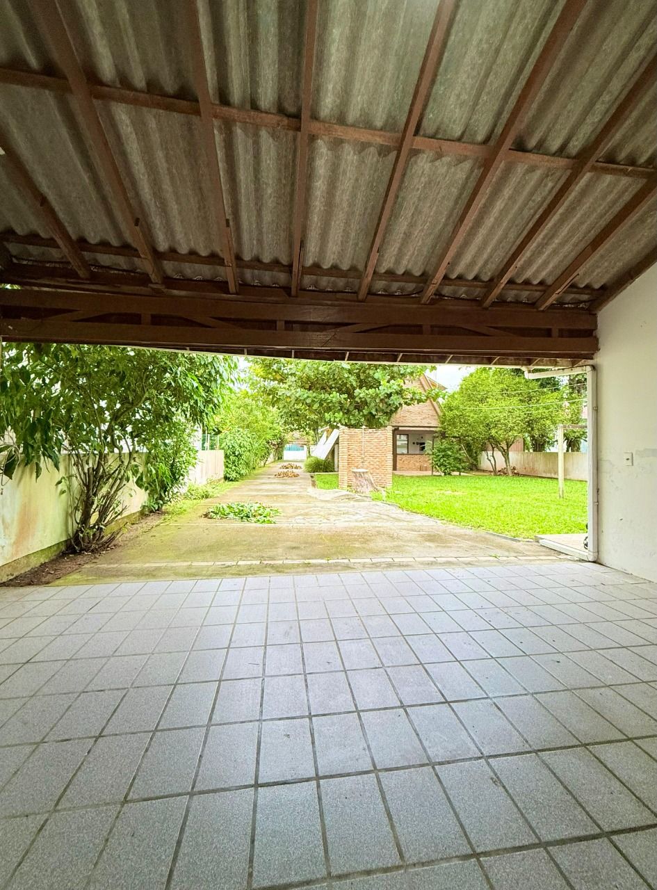 Casa com 160m², 3 quartos, 2 garagens, no bairro Ingleses do Rio Vermelho em Florianópolis