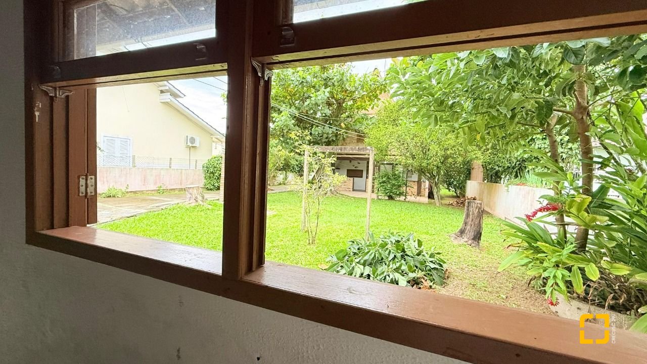 Casa com 160m², 3 quartos, 2 garagens, no bairro Ingleses do Rio Vermelho em Florianópolis