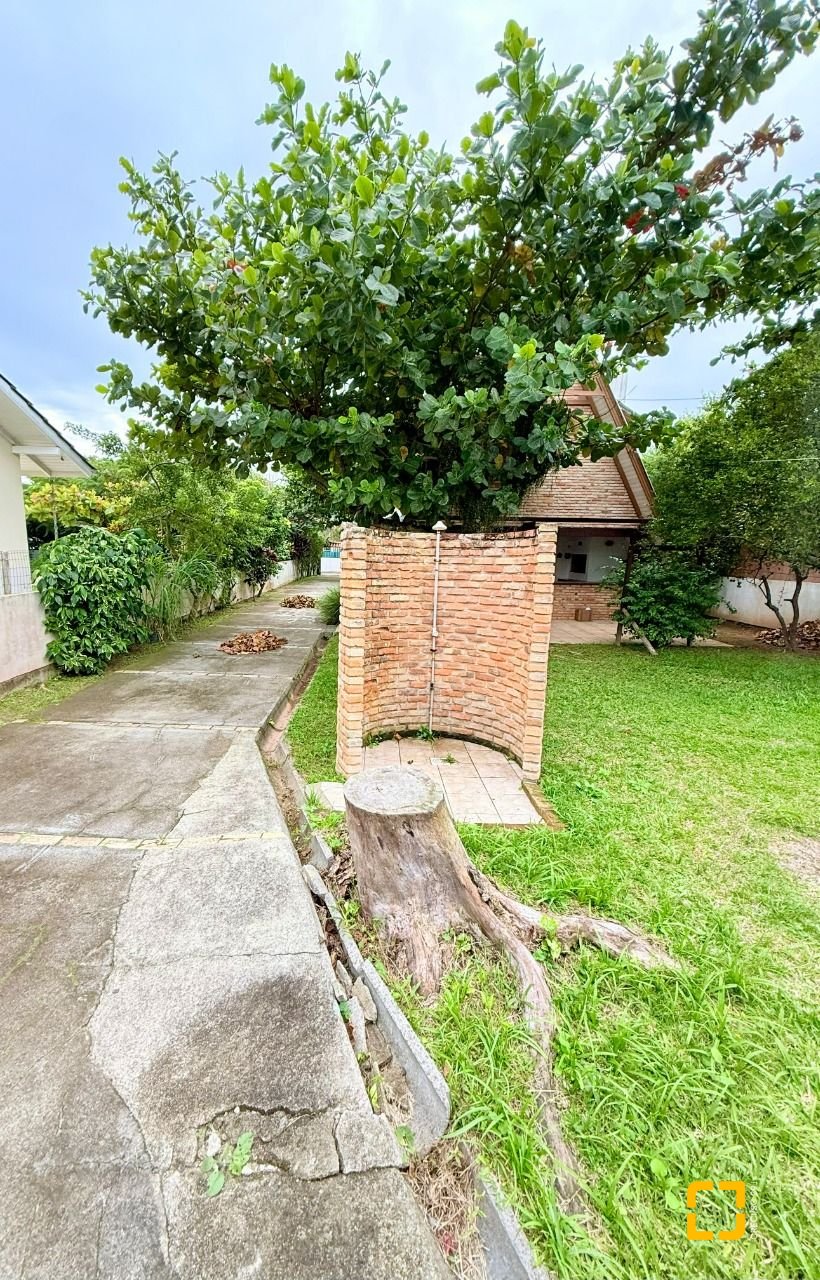 Casa com 160m², 3 quartos, 2 garagens, no bairro Ingleses do Rio Vermelho em Florianópolis