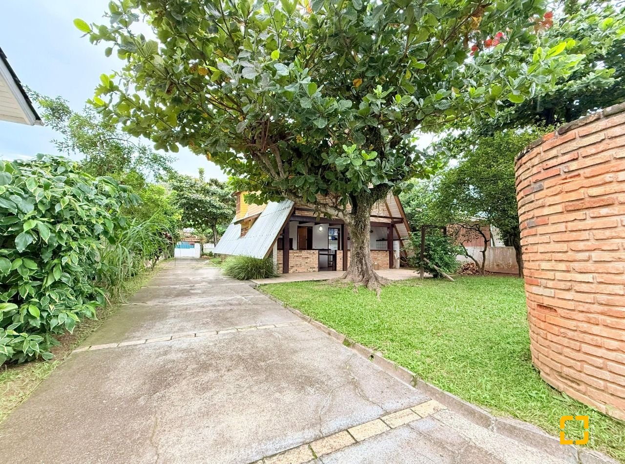 Casa com 160m², 3 quartos, 2 garagens, no bairro Ingleses do Rio Vermelho em Florianópolis