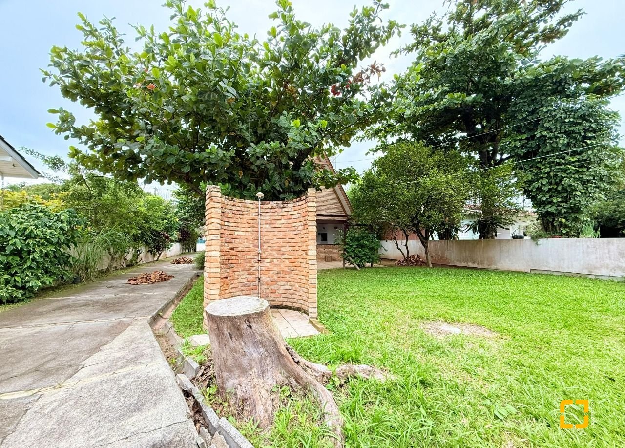 Casa com 160m², 3 quartos, 2 garagens, no bairro Ingleses do Rio Vermelho em Florianópolis