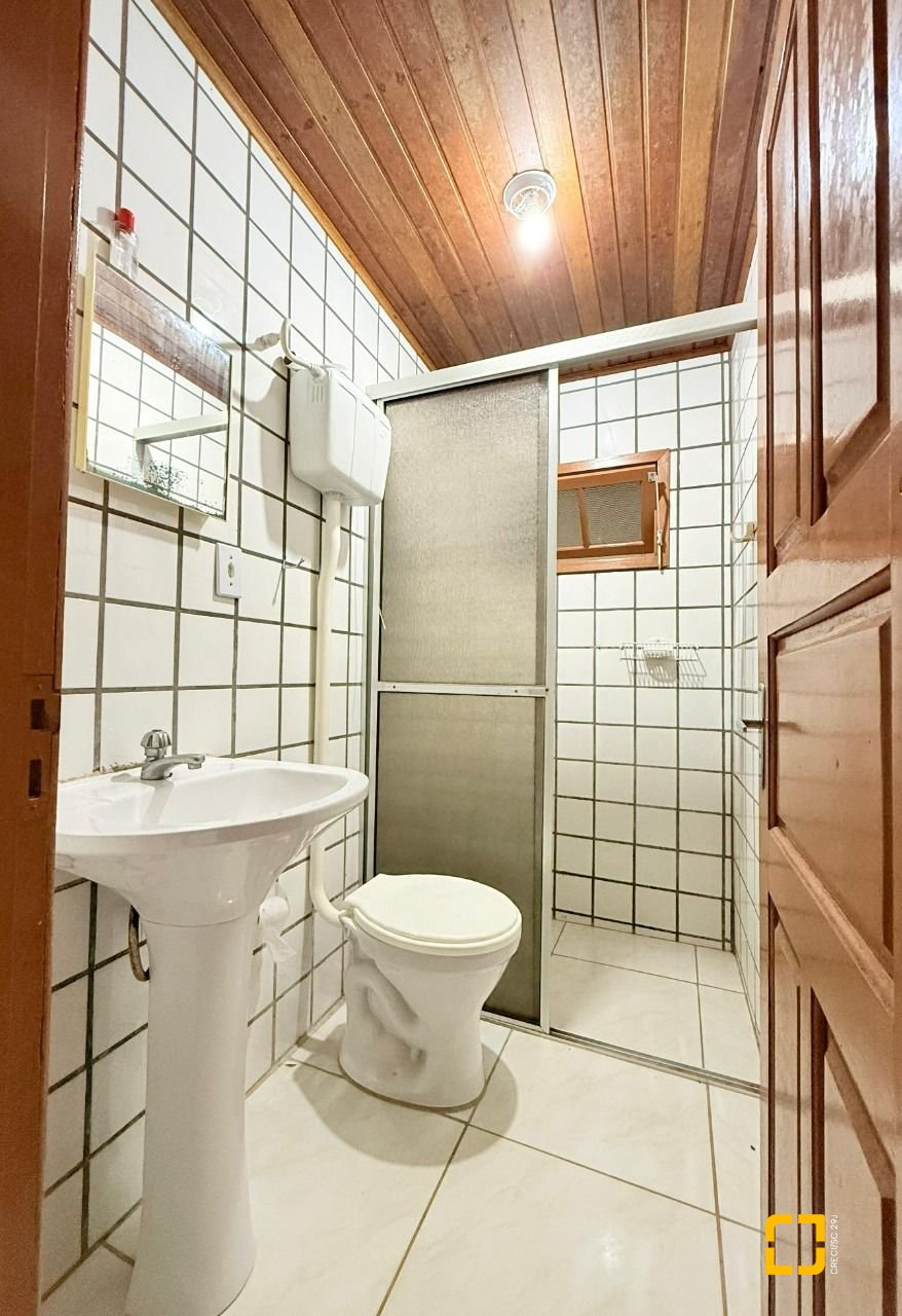Casa com 160m², 3 quartos, 2 garagens, no bairro Ingleses do Rio Vermelho em Florianópolis