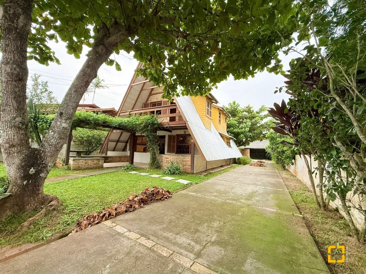 Casa com 160m², 3 quartos, 2 garagens, no bairro Ingleses do Rio Vermelho em Florianópolis
