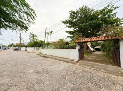 Casa com 160m², 3 quartos, 2 garagens, no bairro Ingleses do Rio Vermelho em Florianópolis