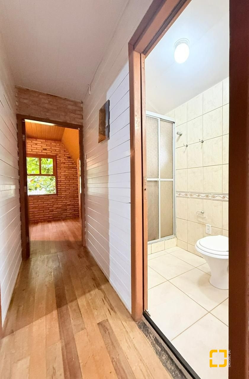 Casa com 160m², 3 quartos, 2 garagens, no bairro Ingleses do Rio Vermelho em Florianópolis