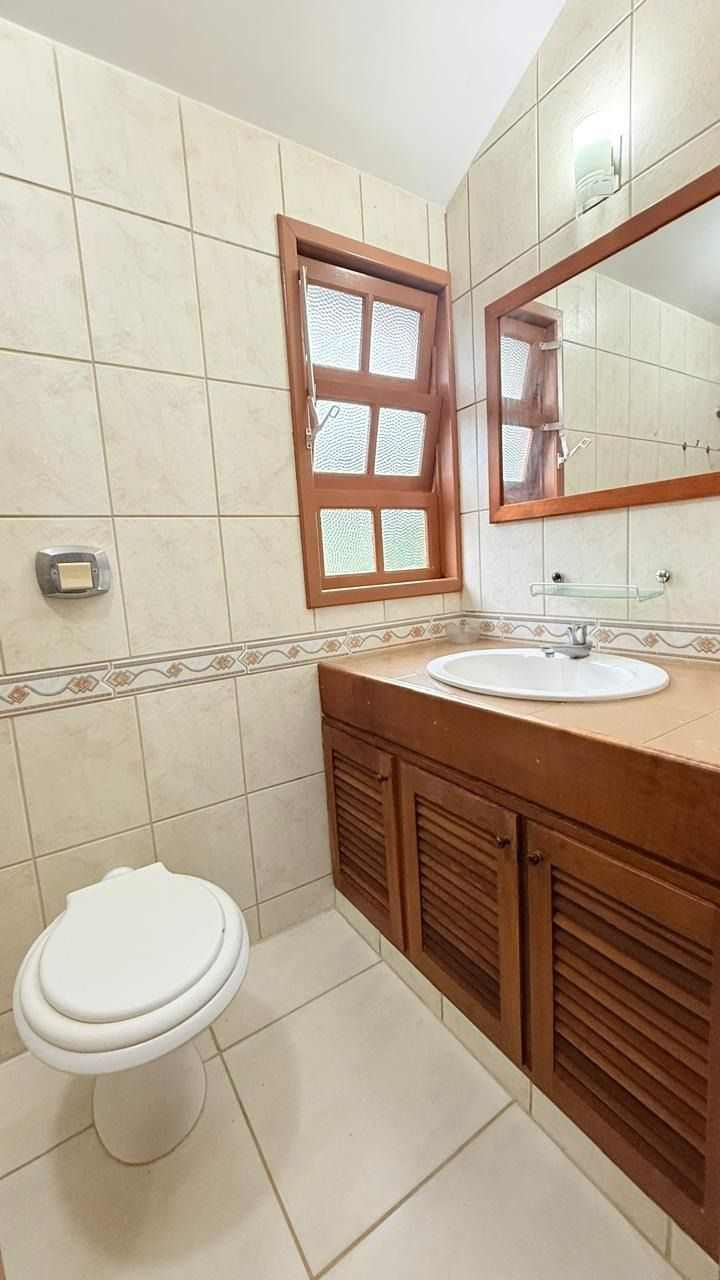 Casa com 160m², 3 quartos, 2 garagens, no bairro Ingleses do Rio Vermelho em Florianópolis