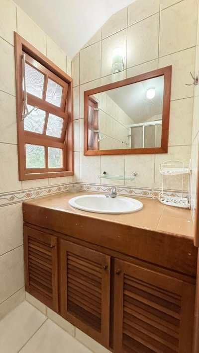 Casa com 160m², 3 quartos, 2 garagens, no bairro Ingleses do Rio Vermelho em Florianópolis