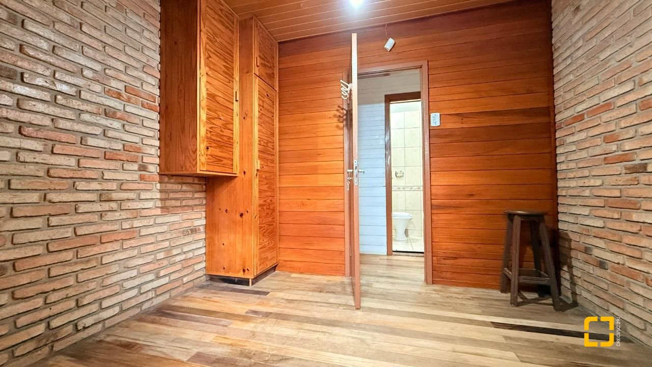 Casa com 160m², 3 quartos, 2 garagens, no bairro Ingleses do Rio Vermelho em Florianópolis