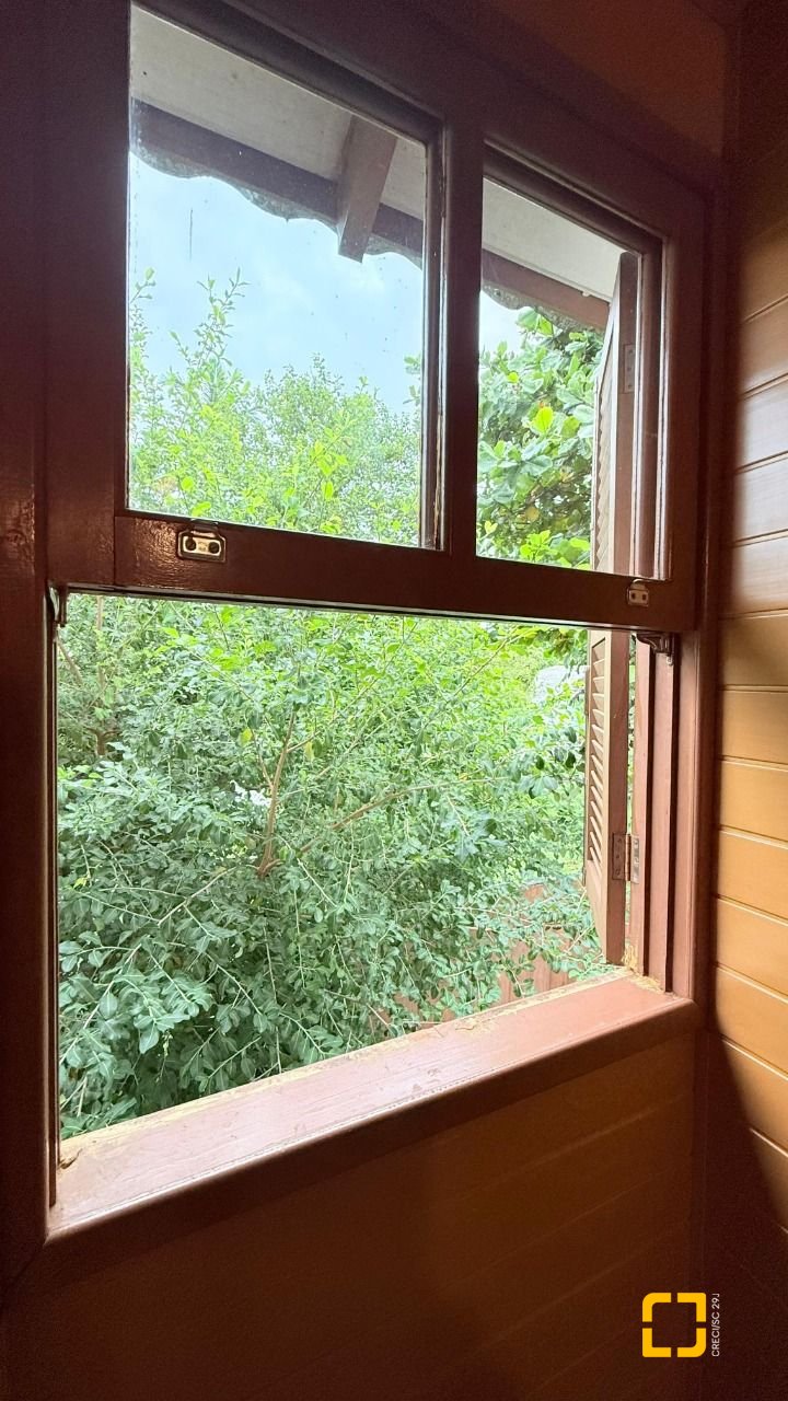 Casa com 160m², 3 quartos, 2 garagens, no bairro Ingleses do Rio Vermelho em Florianópolis