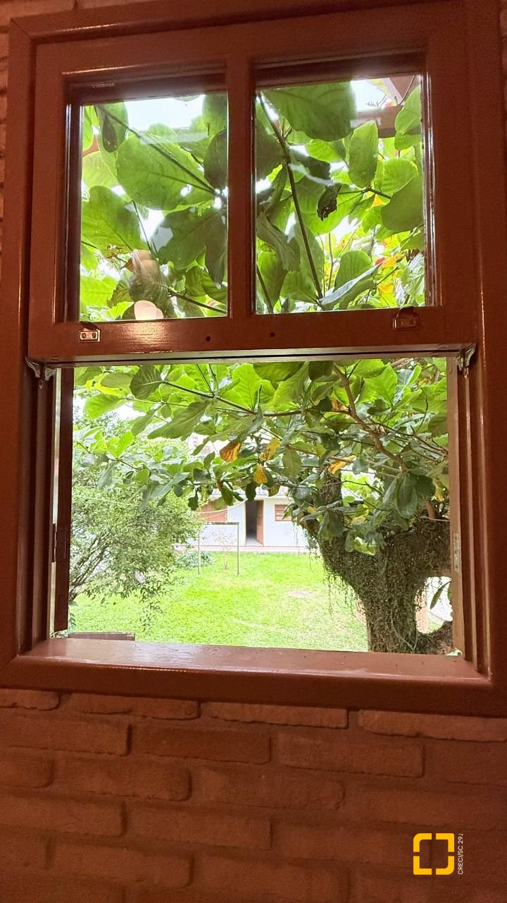 Casa com 160m², 3 quartos, 2 garagens, no bairro Ingleses do Rio Vermelho em Florianópolis