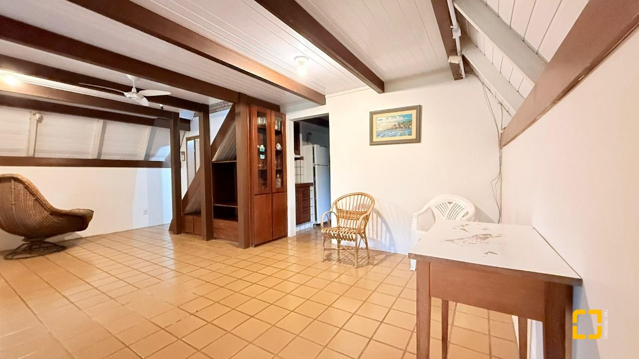 Casa com 160m², 3 quartos, 2 garagens, no bairro Ingleses do Rio Vermelho em Florianópolis