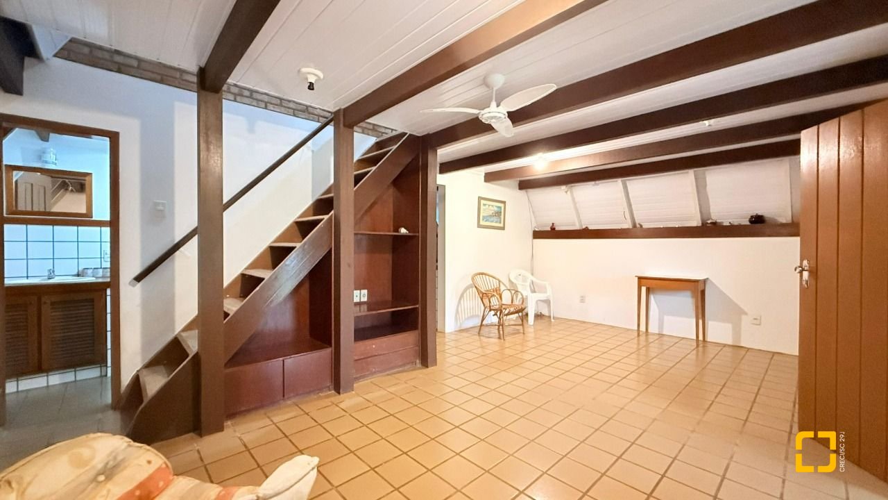 Casa com 160m², 3 quartos, 2 garagens, no bairro Ingleses do Rio Vermelho em Florianópolis