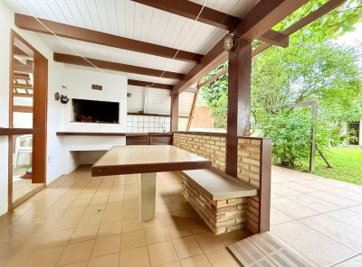 Casa com 160m², 3 quartos, 2 garagens, no bairro Ingleses do Rio Vermelho em Florianópolis