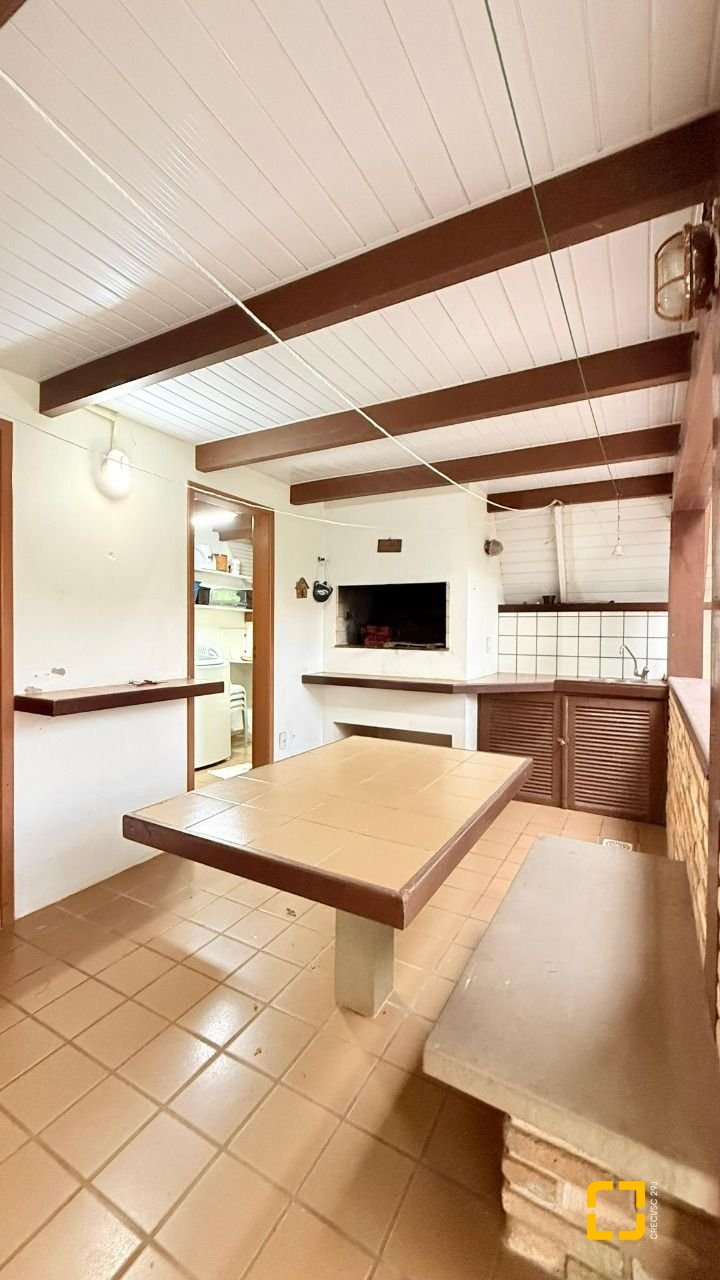 Casa com 160m², 3 quartos, 2 garagens, no bairro Ingleses do Rio Vermelho em Florianópolis