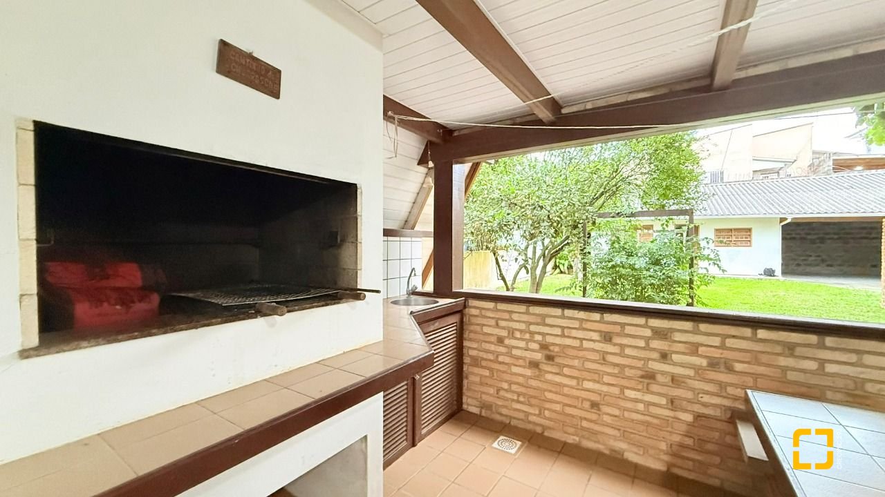 Casa com 160m², 3 quartos, 2 garagens, no bairro Ingleses do Rio Vermelho em Florianópolis
