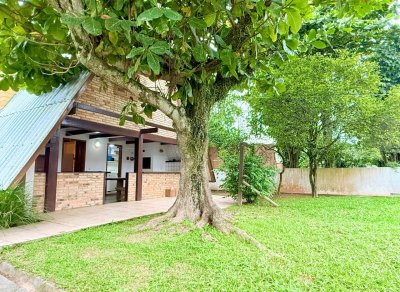 Casa com 160m², 3 quartos, 2 garagens, no bairro Ingleses do Rio Vermelho em Florianópolis