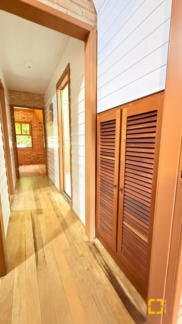 Casa com 160m², 3 quartos, 2 garagens, no bairro Ingleses do Rio Vermelho em Florianópolis