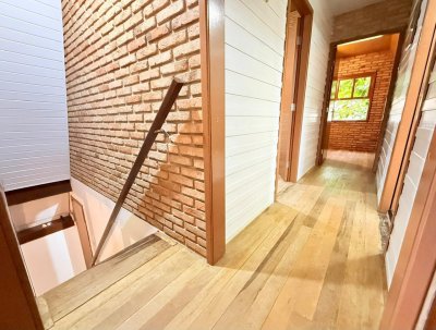 Casa com 160m², 3 quartos, 2 garagens, no bairro Ingleses do Rio Vermelho em Florianópolis