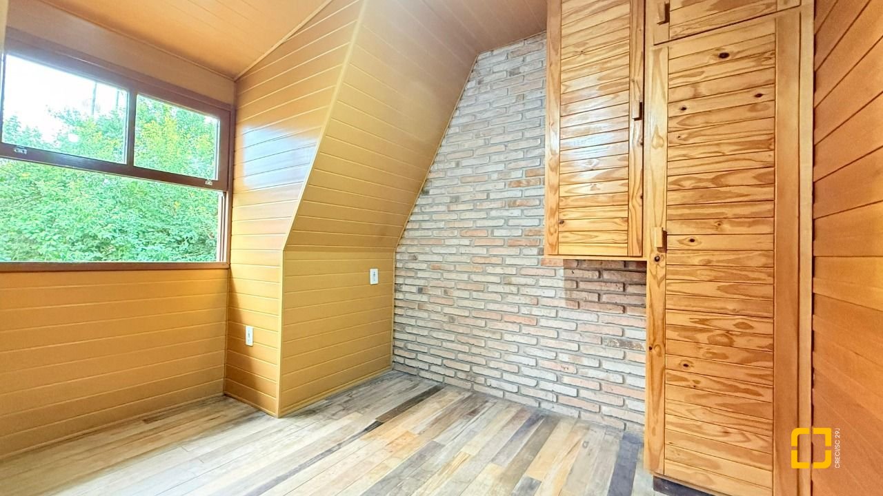 Casa com 160m², 3 quartos, 2 garagens, no bairro Ingleses do Rio Vermelho em Florianópolis