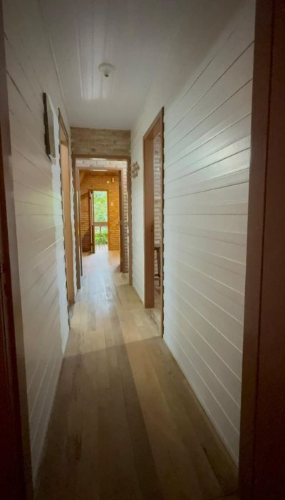 Casa com 160m², 3 quartos, 2 garagens, no bairro Ingleses do Rio Vermelho em Florianópolis