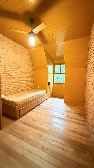 Casa com 160m², 3 quartos, 2 garagens, no bairro Ingleses do Rio Vermelho em Florianópolis