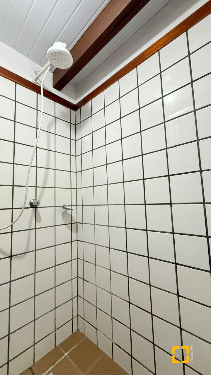 Casa com 160m², 3 quartos, 2 garagens, no bairro Ingleses do Rio Vermelho em Florianópolis