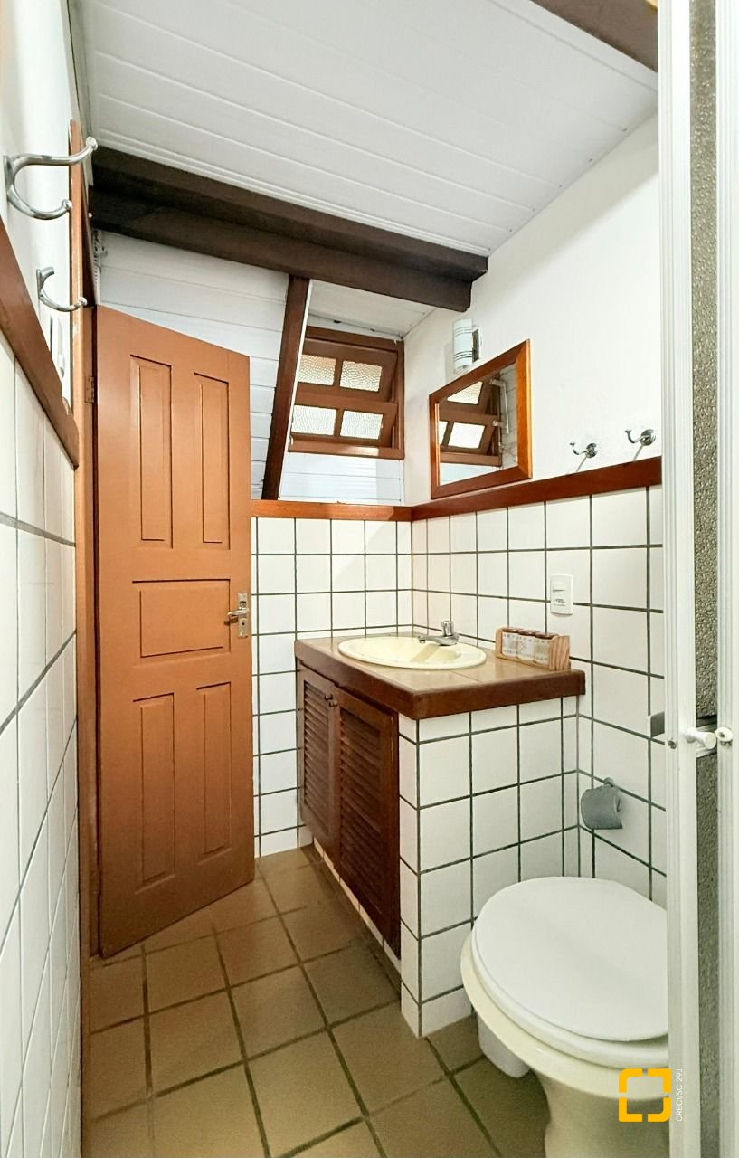 Casa com 160m², 3 quartos, 2 garagens, no bairro Ingleses do Rio Vermelho em Florianópolis