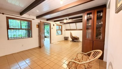 Casa com 160m², 3 quartos, 2 garagens, no bairro Ingleses do Rio Vermelho em Florianópolis