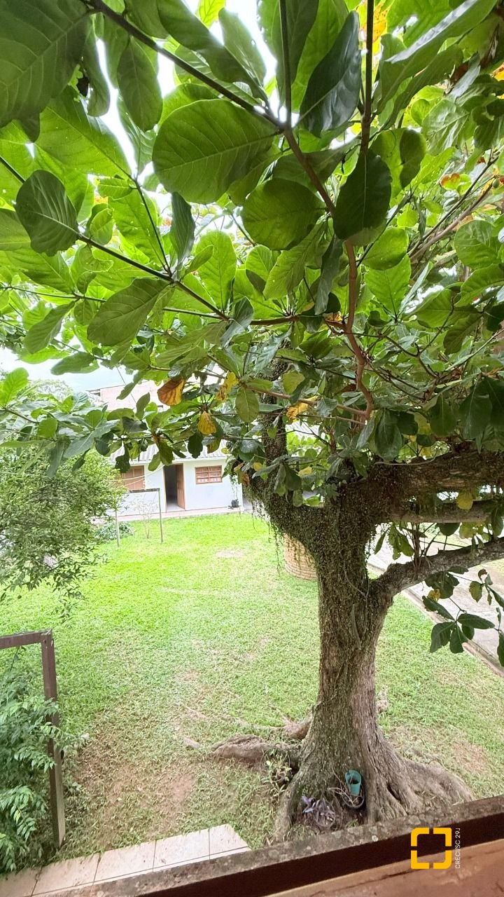 Casa com 160m², 3 quartos, 2 garagens, no bairro Ingleses do Rio Vermelho em Florianópolis