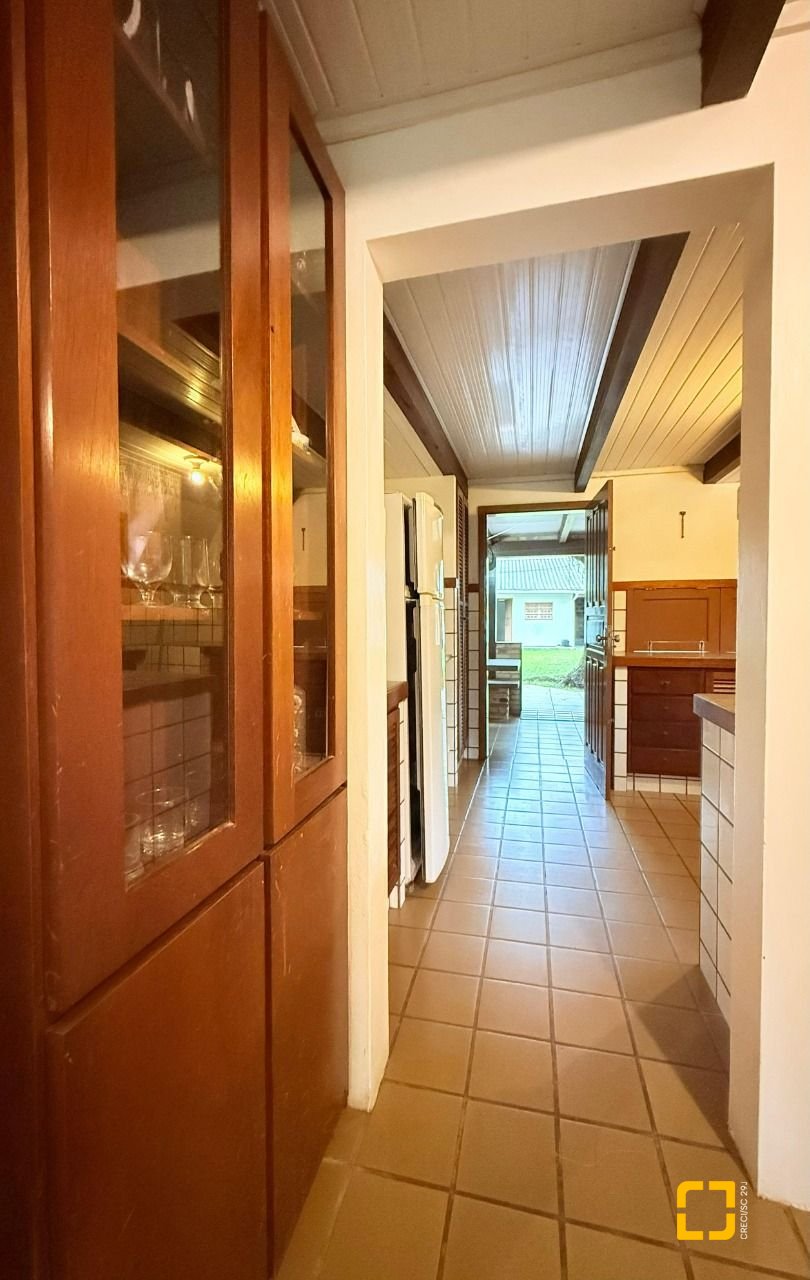 Casa com 160m², 3 quartos, 2 garagens, no bairro Ingleses do Rio Vermelho em Florianópolis