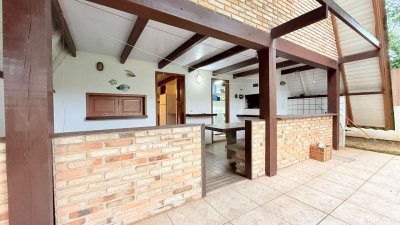 Casa com 160m², 3 quartos, 2 garagens, no bairro Ingleses do Rio Vermelho em Florianópolis