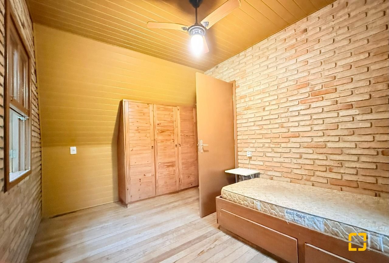Casa com 160m², 3 quartos, 2 garagens, no bairro Ingleses do Rio Vermelho em Florianópolis