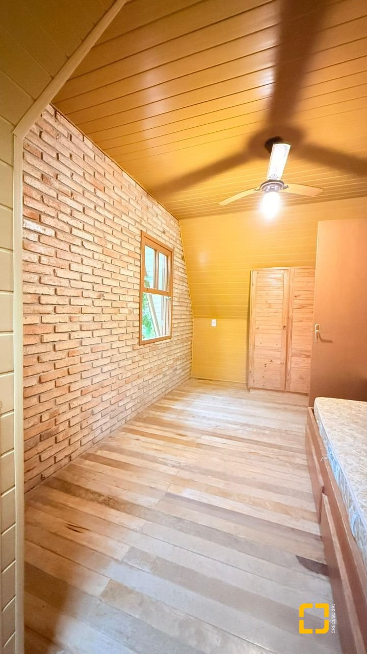 Casa com 160m², 3 quartos, 2 garagens, no bairro Ingleses do Rio Vermelho em Florianópolis