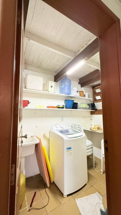 Casa com 160m², 3 quartos, 2 garagens, no bairro Ingleses do Rio Vermelho em Florianópolis
