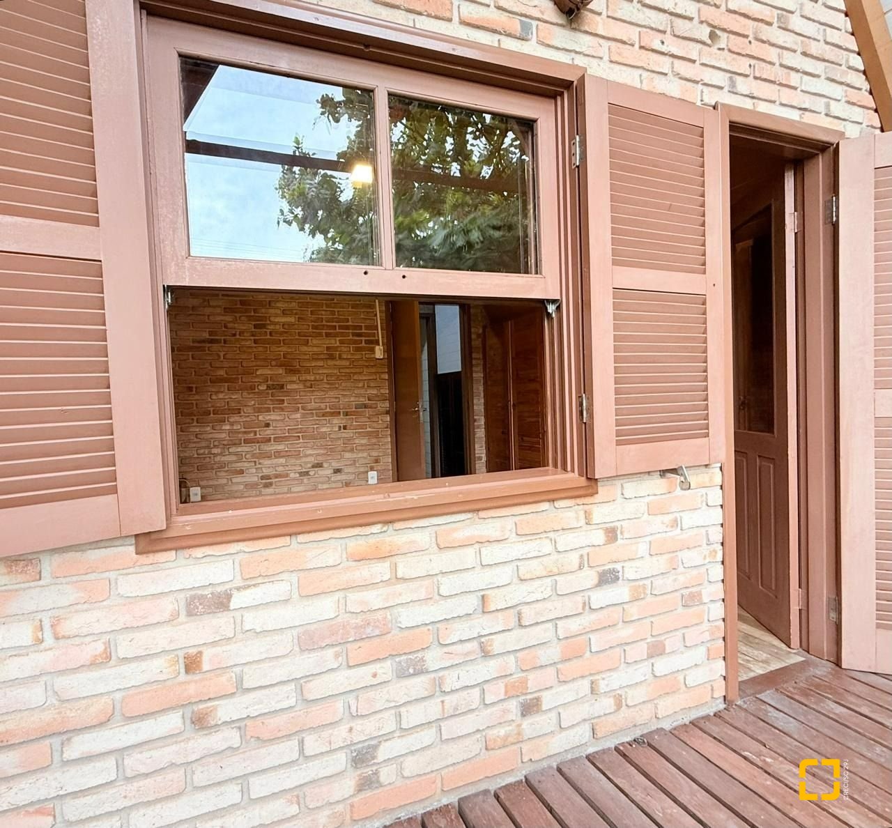 Casa com 160m², 3 quartos, 2 garagens, no bairro Ingleses do Rio Vermelho em Florianópolis