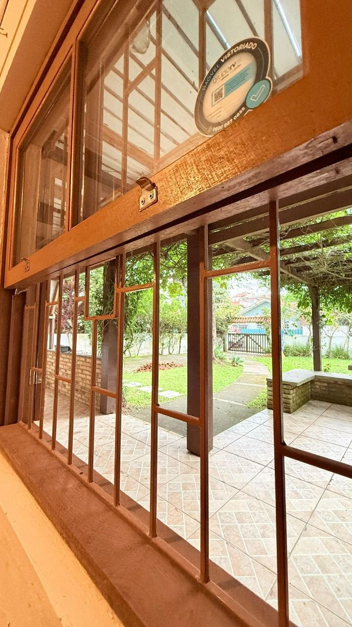 Casa com 160m², 3 quartos, 2 garagens, no bairro Ingleses do Rio Vermelho em Florianópolis