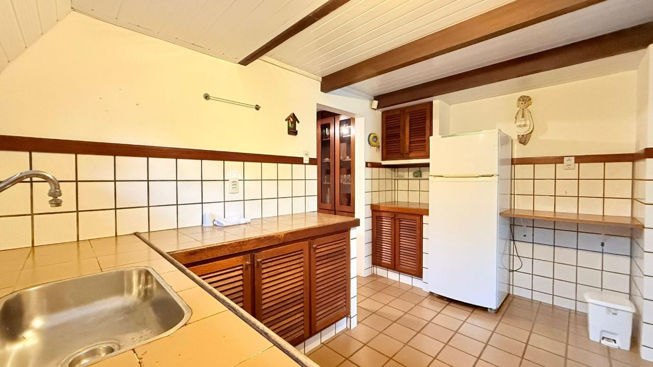 Casa com 160m², 3 quartos, 2 garagens, no bairro Ingleses do Rio Vermelho em Florianópolis