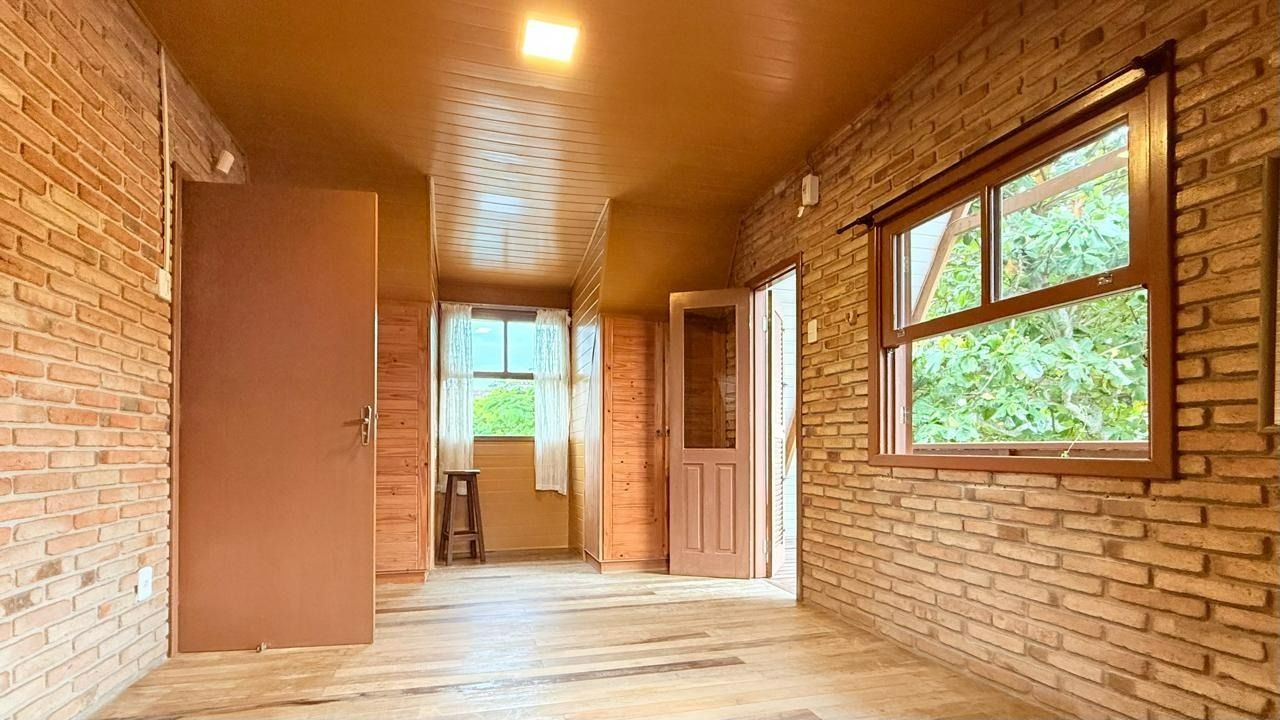 Casa com 160m², 3 quartos, 2 garagens, no bairro Ingleses do Rio Vermelho em Florianópolis